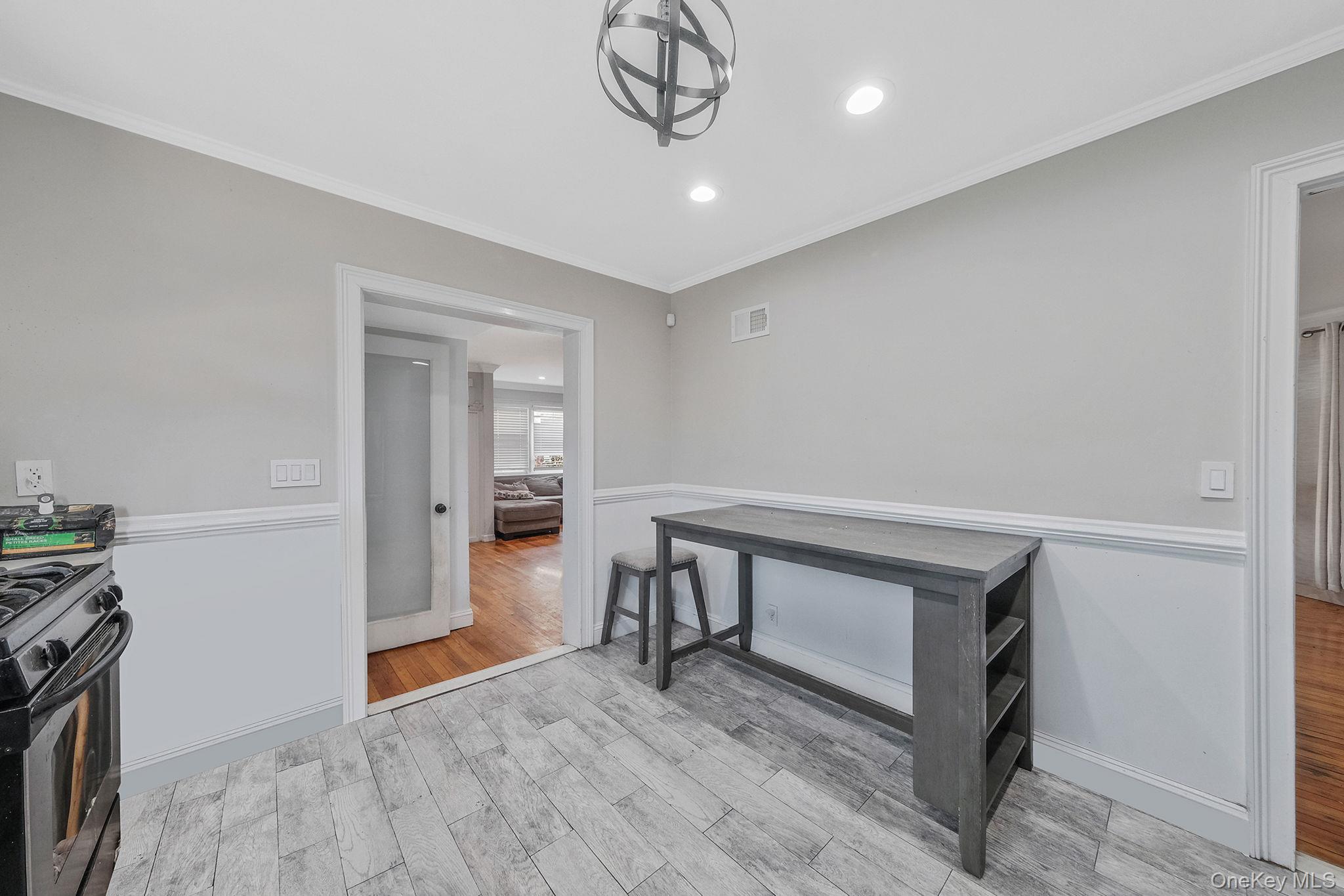 #7 photo, 54 S Centre Avenue, Rockville Centre , NY 11570