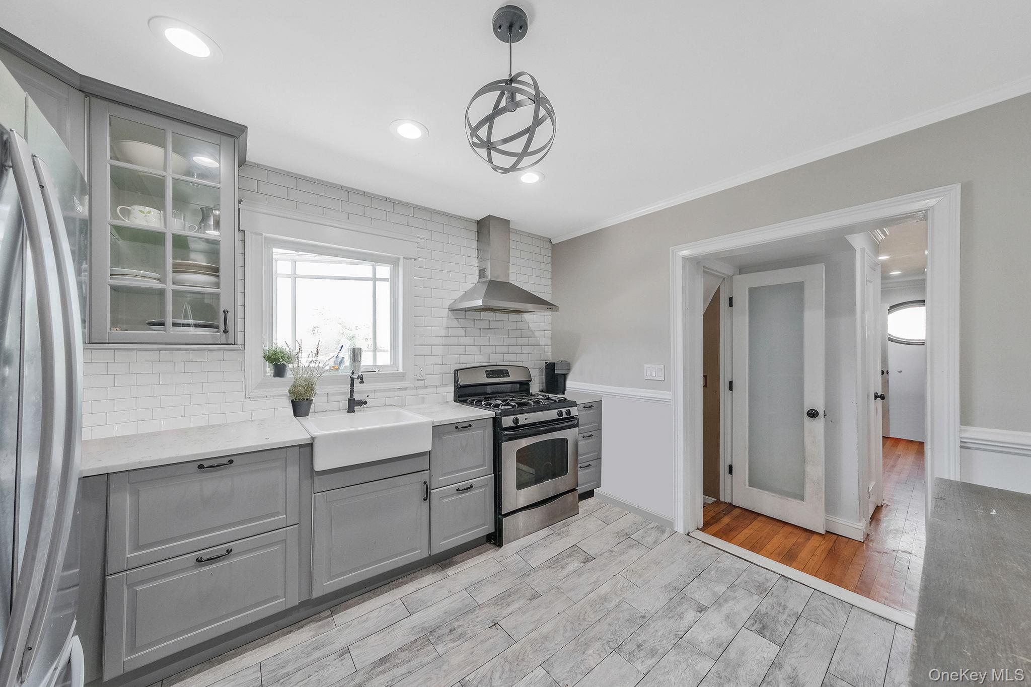 #8 photo, 54 S Centre Avenue, Rockville Centre , NY 11570