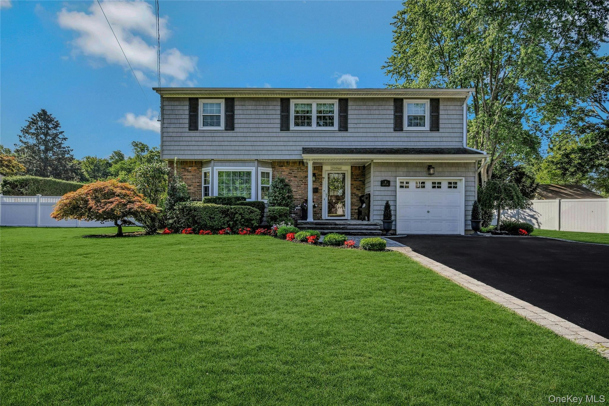 #1 photo, 8 Gerek Avenue, سوفولك West Islip , NY 11795