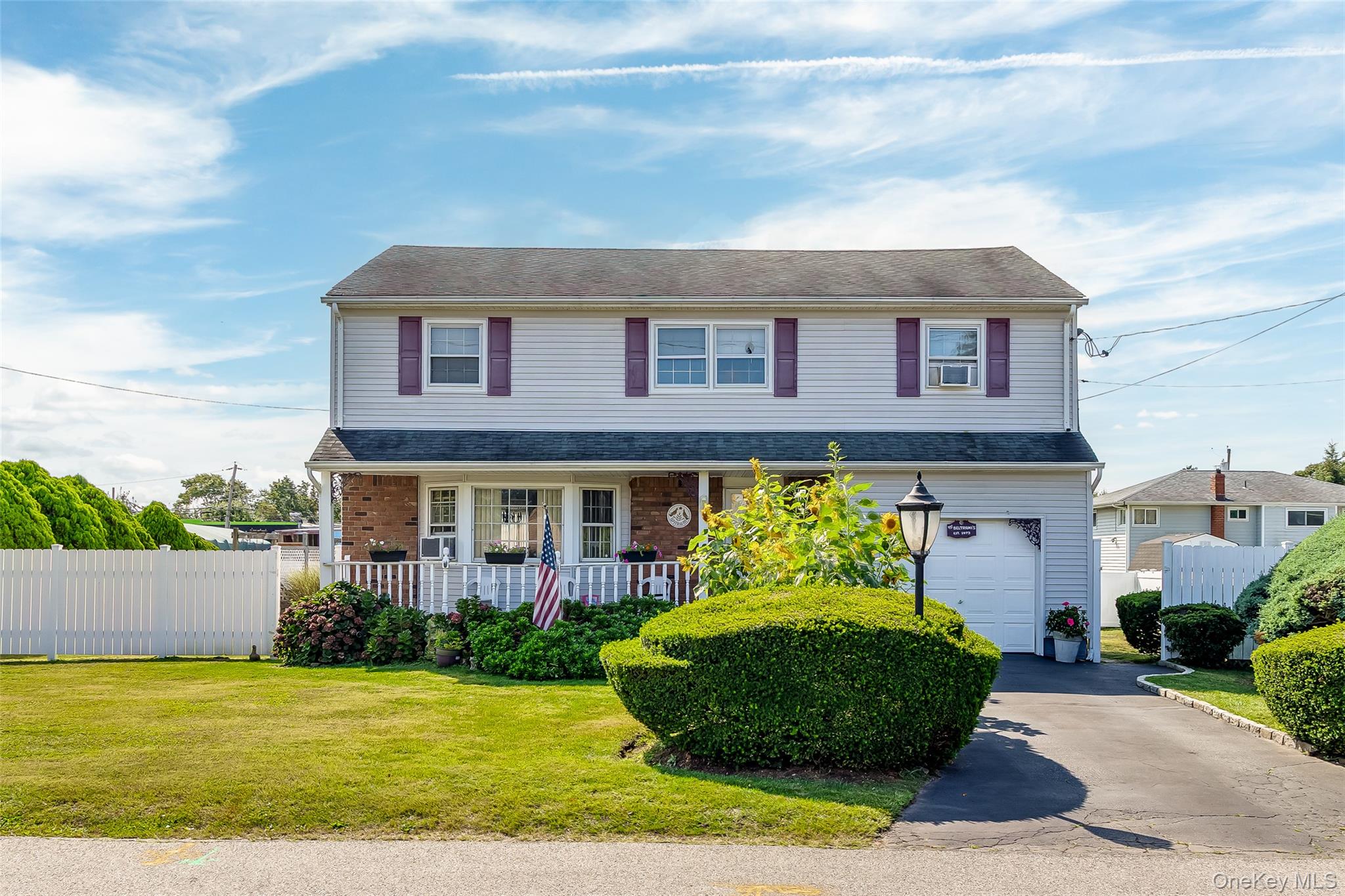 #1 photo, 10 Paine Street, 东长岛 Lindenhurst , NY 11757