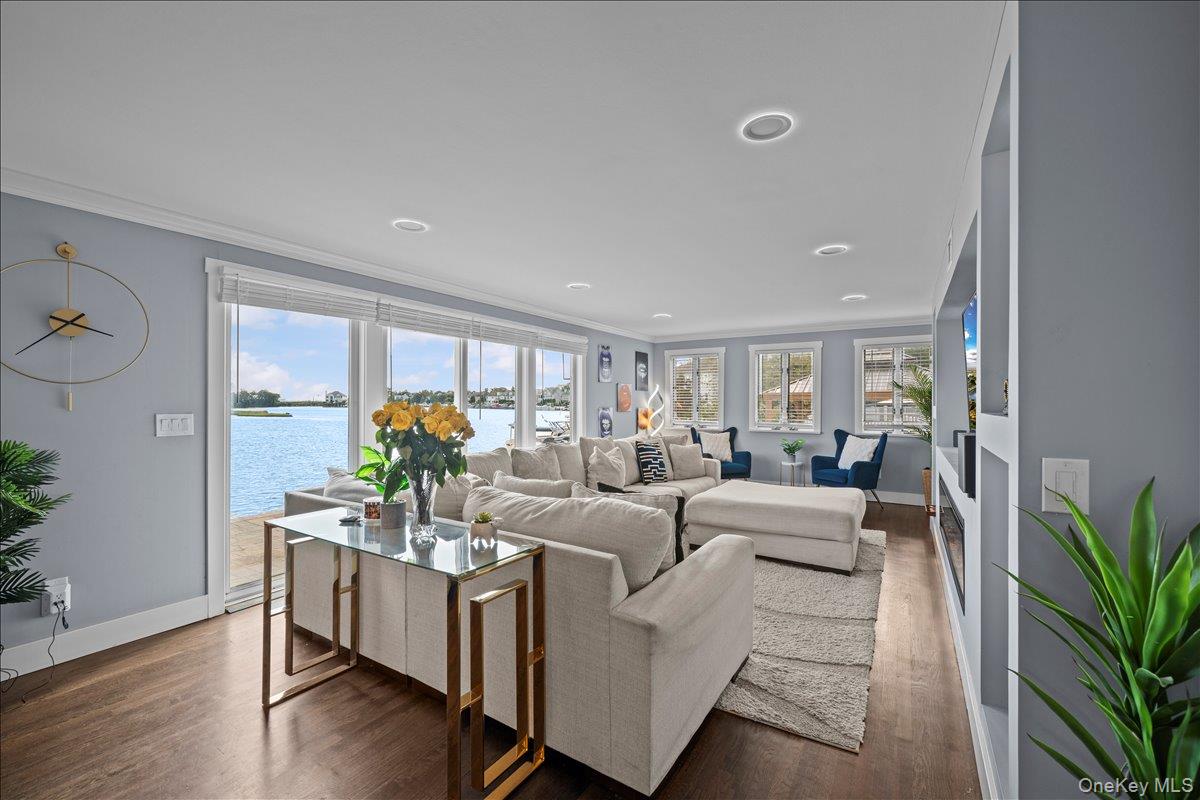 #10 photo, 4072 Darby Lane, Seaford , NY 11783