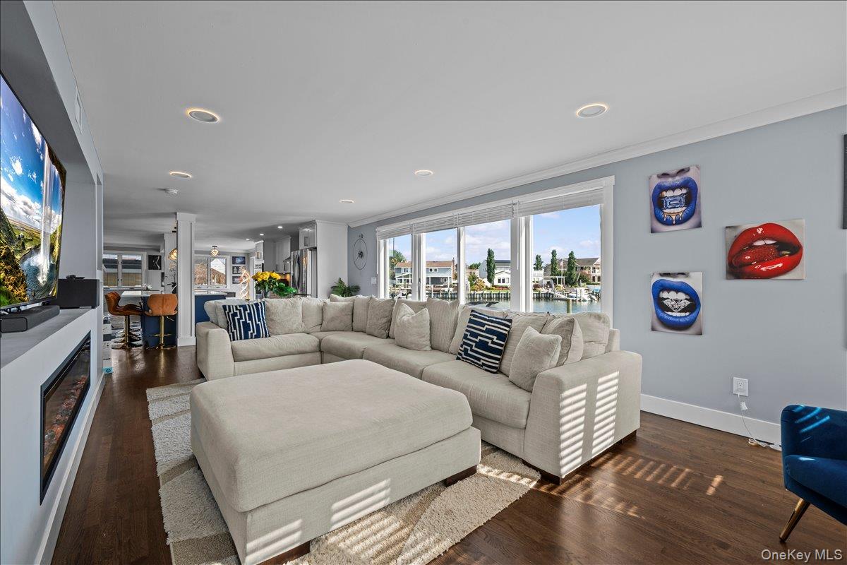 #11 photo, 4072 Darby Lane, Seaford , NY 11783