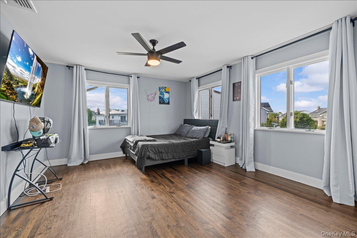 #20 photo, 4072 Darby Lane, Seaford , NY 11783