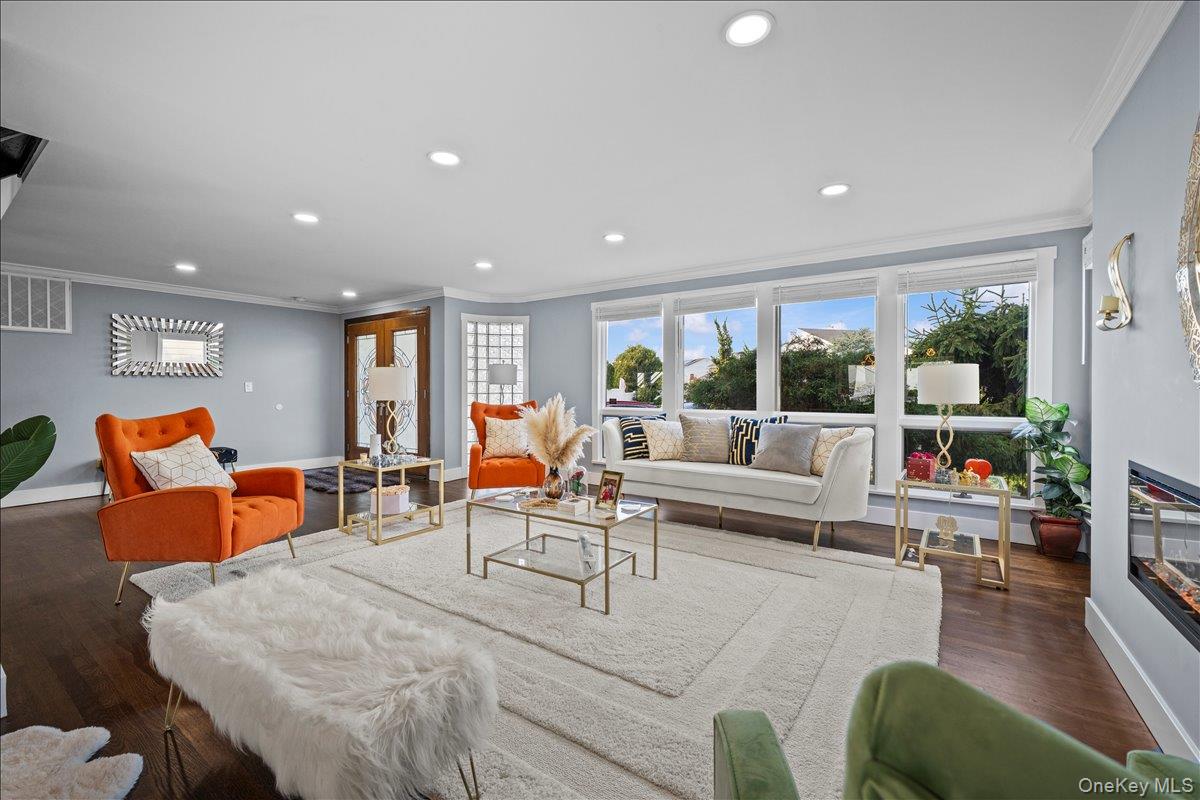 #3 photo, 4072 Darby Lane, Seaford , NY 11783