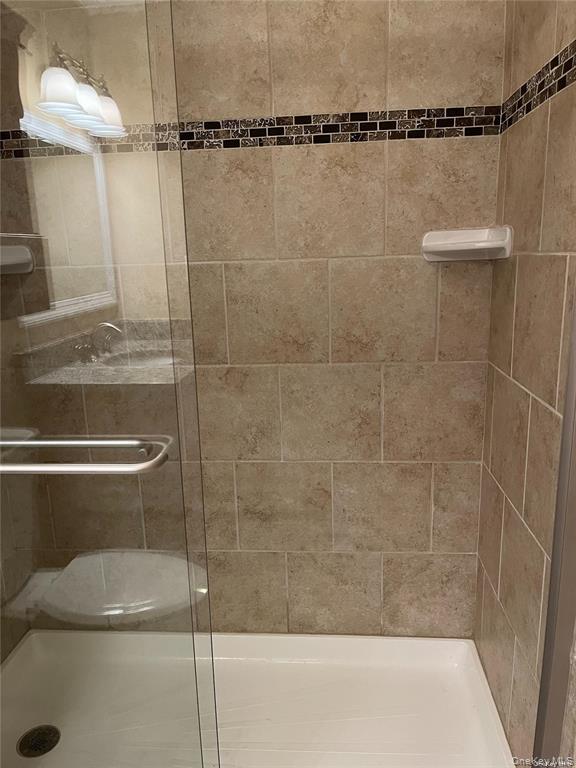 #15 photo, 424 Woodbridge Drive, サフォーク郡 Ridge , NY 11961