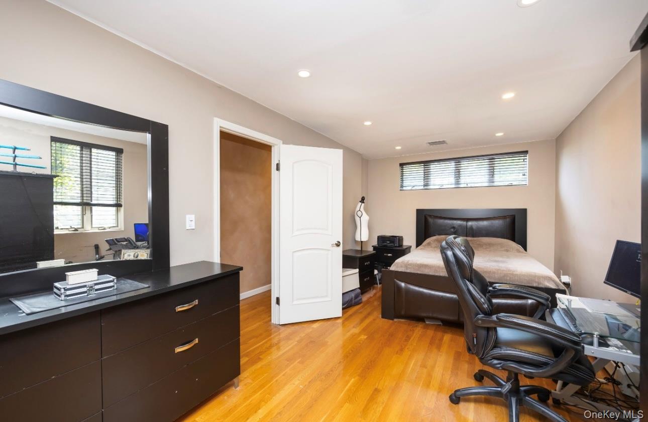 #16 photo, 70-13 Caldwell Avenue, Maspeth , NY 11378