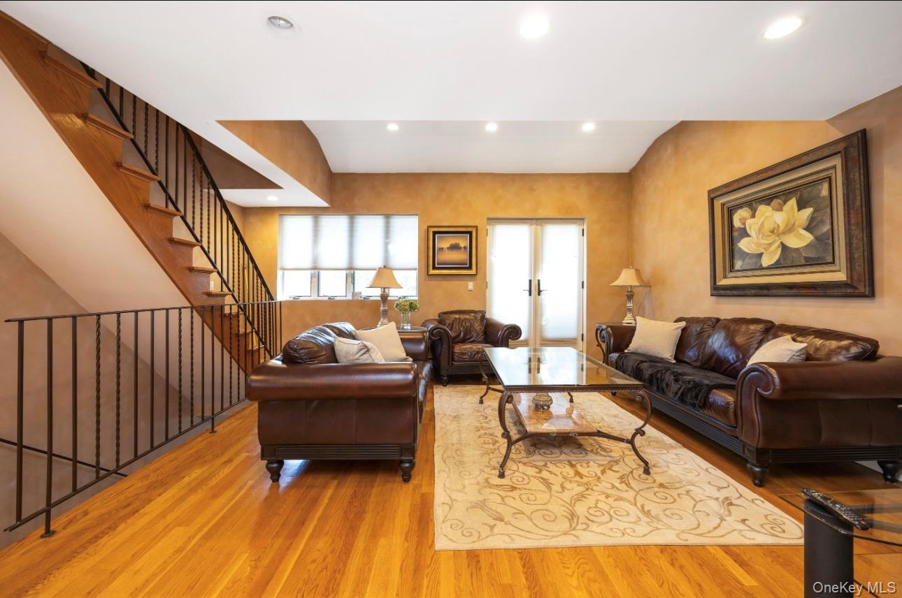 #4 photo, 70-13 Caldwell Avenue, Maspeth , NY 11378