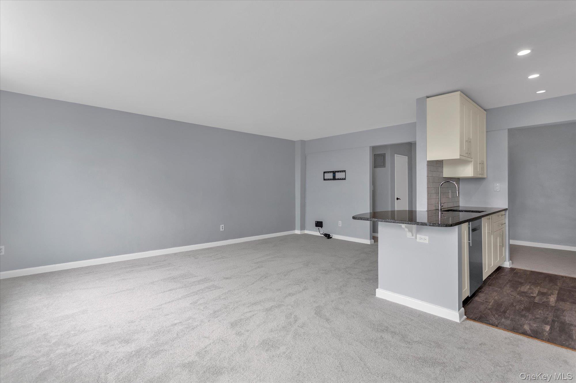 #7 photo, 504 Merrick Road, Lynbrook , NY 11563