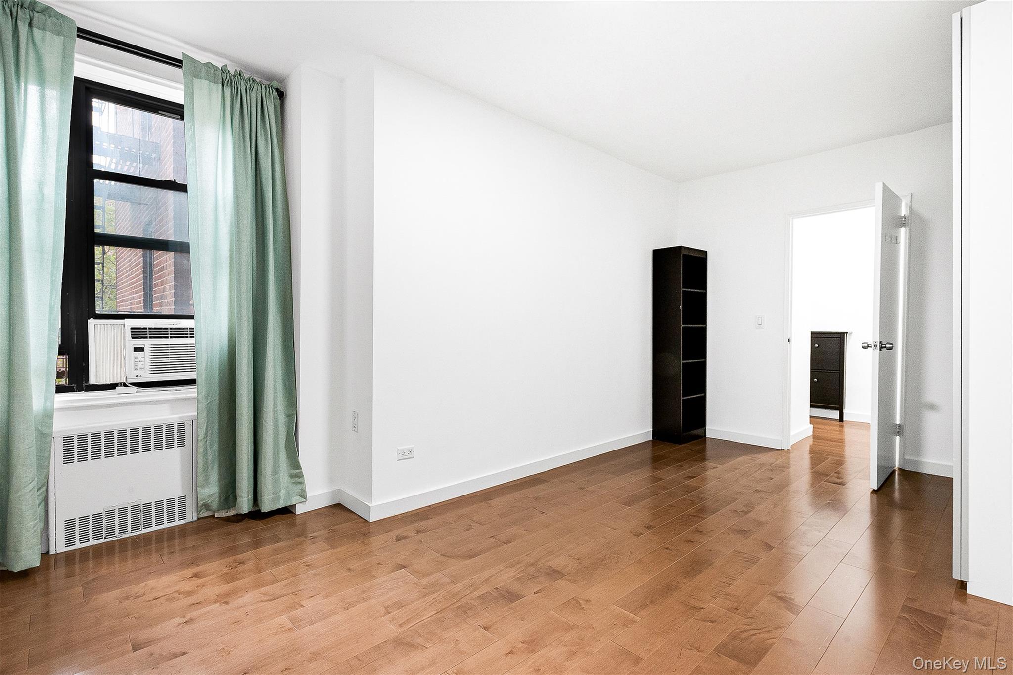 #8 photo, 103-25 68th Avenue, クイーンズ区 Forest Hills , NY 11375