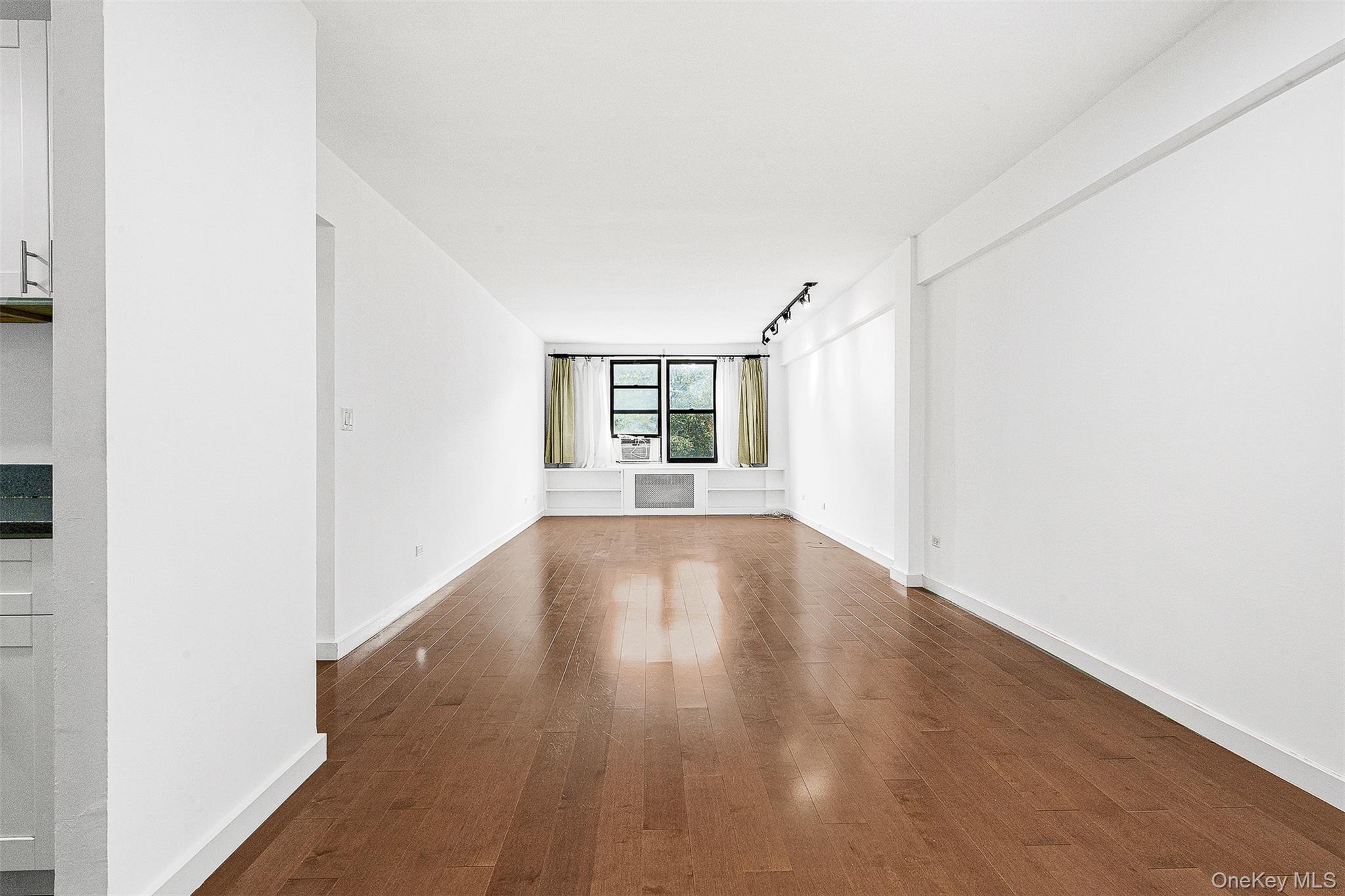 #9 photo, 103-25 68th Avenue, クイーンズ区 Forest Hills , NY 11375