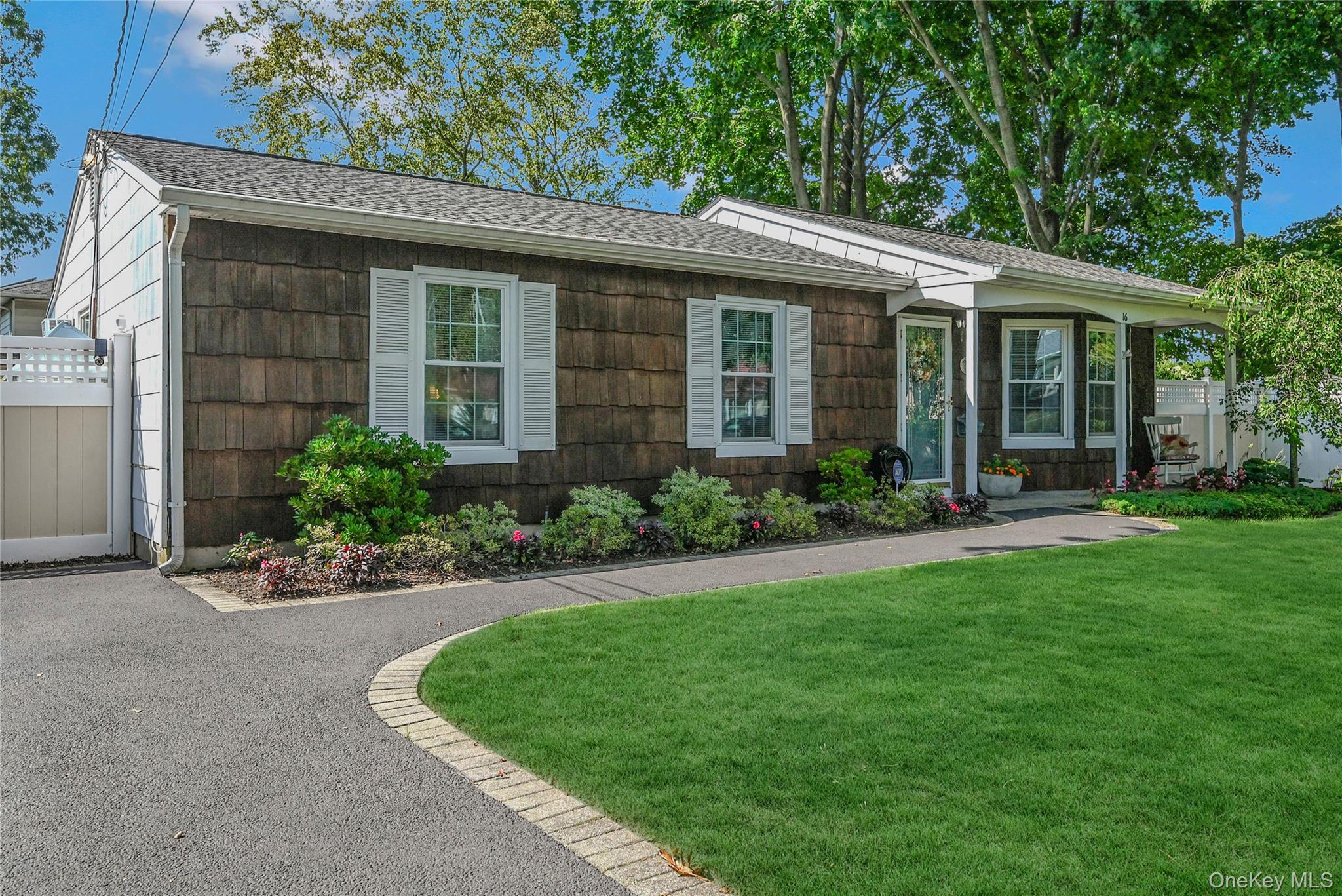 #1 photo, 16 Wyant Avenue, 东长岛 Ronkonkoma , NY 11779