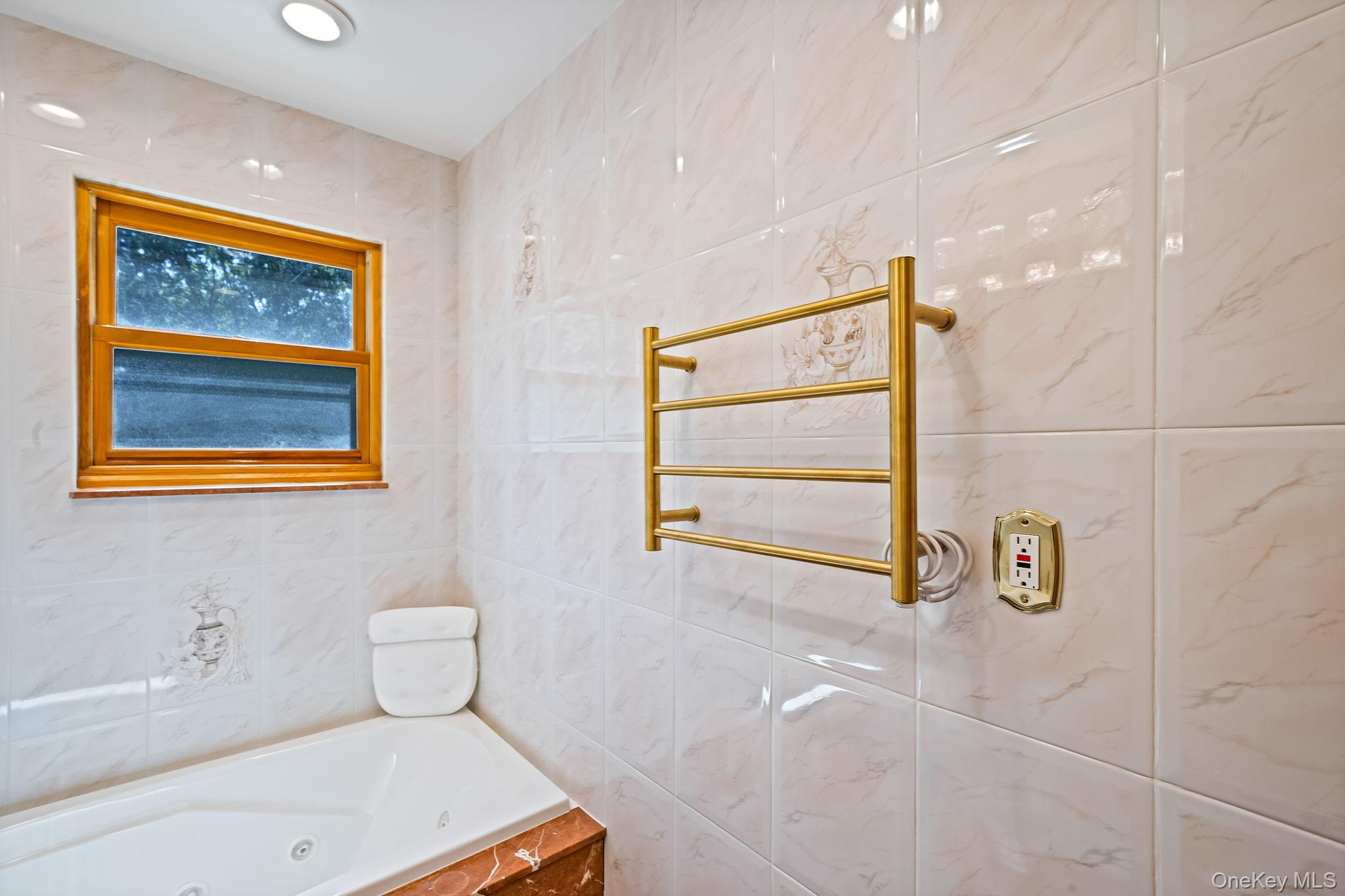 #13 photo, 6002 80th Avenue, クイーンズ区 Glendale , NY 11385