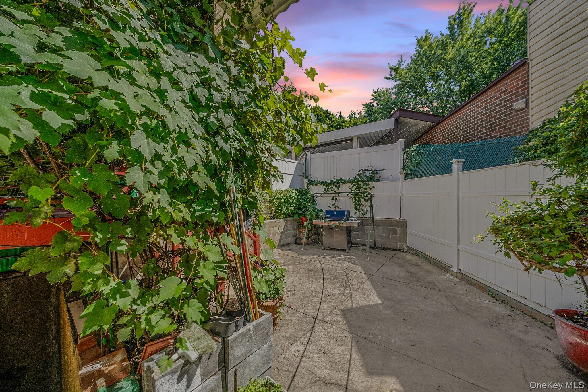 #8 photo, 6002 80th Avenue, クイーンズ区 Glendale , NY 11385