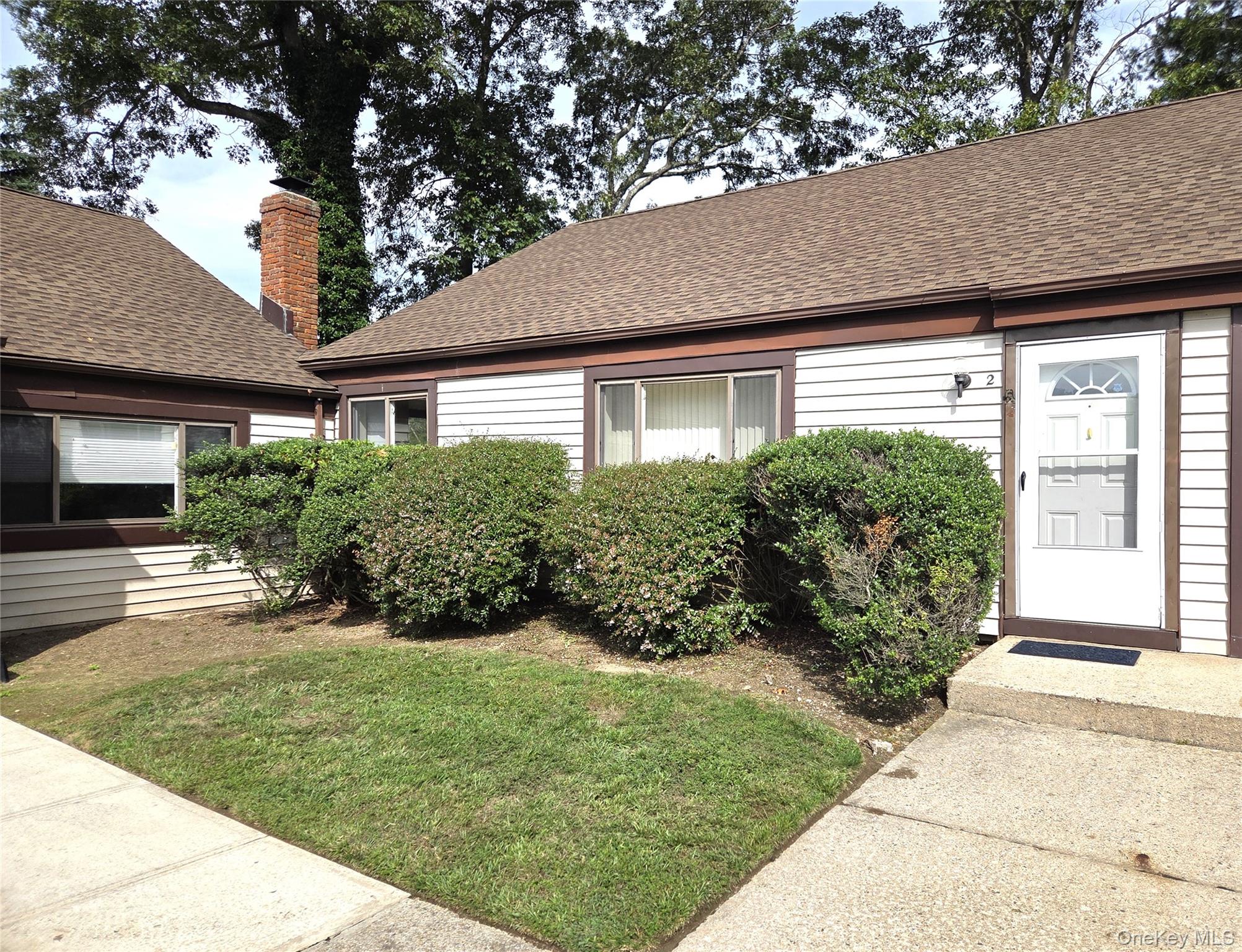 #1 photo, 2 Monet Court, सफ़ोक काउंटी Middle Island , NY 11953