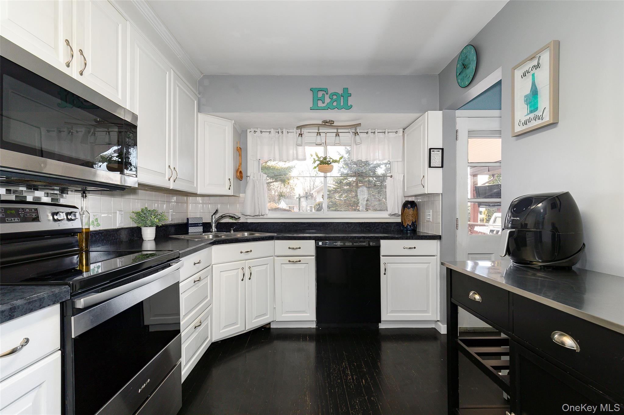 #4 photo, 11 Cambridge Drive, Red Hook , NY 12571