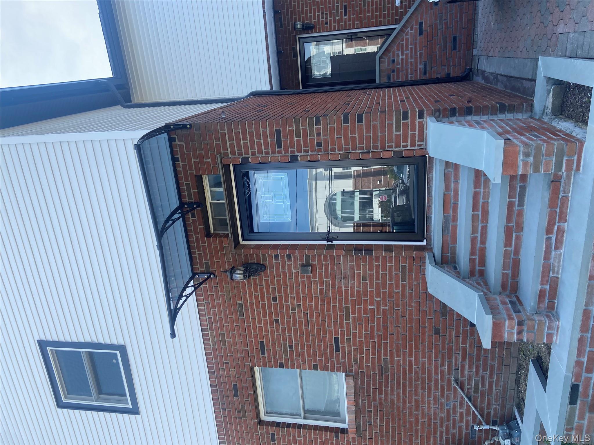 #1 photo, 111 S Smith Street, سوفولك Lindenhurst , NY 11757