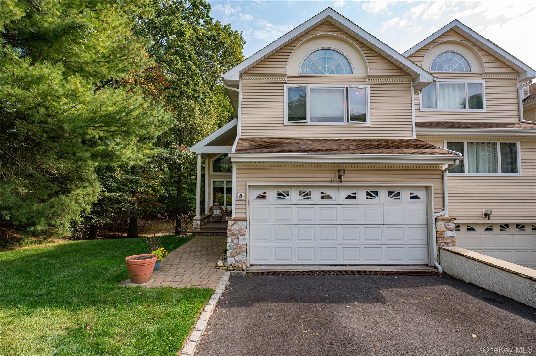 #2 photo, 5 Princess Tree Court, サフォーク郡 Port Jefferson , NY 11777