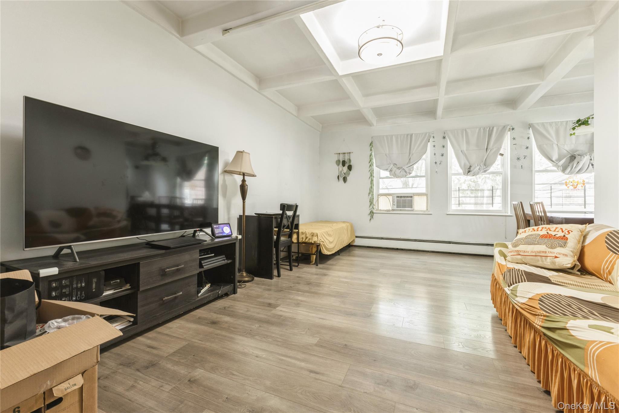 #1 photo, 147-57 Charter Road, クイーンズ区 Briarwood , NY 11435