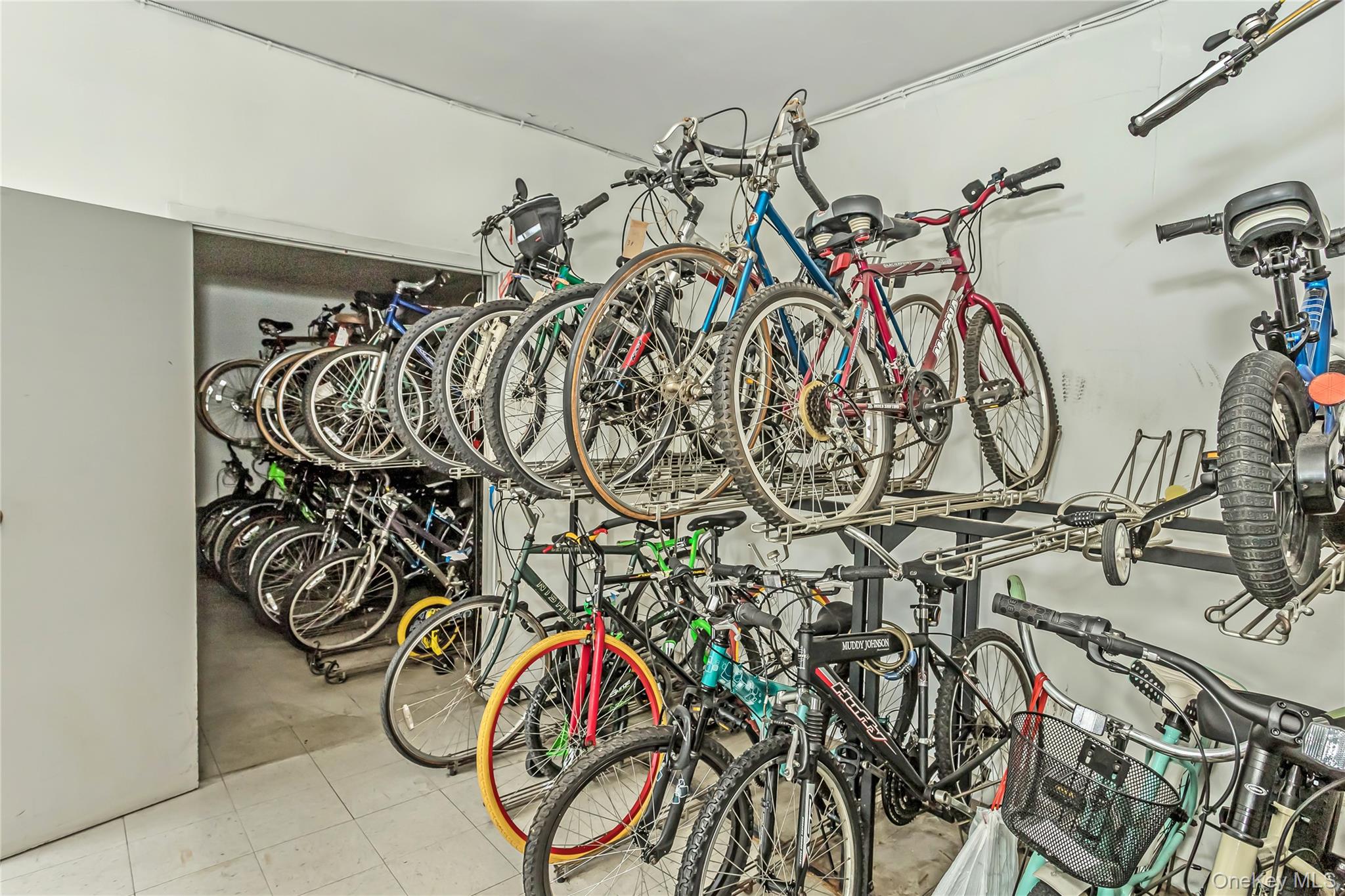 #13 photo, 250 W Merrick Road, ナッソー郡 Freeport , NY 11520