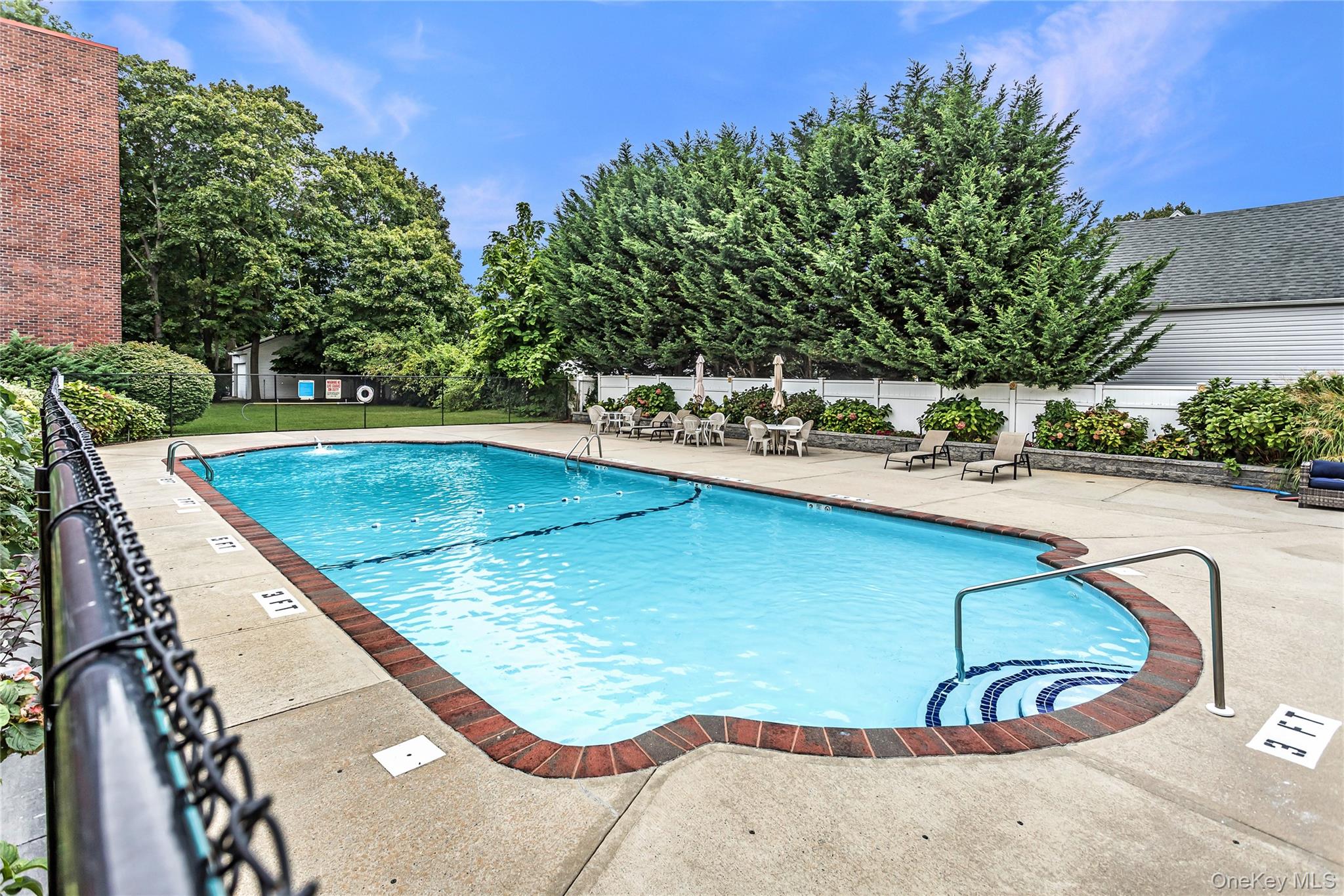 #14 photo, 250 W Merrick Road, ナッソー郡 Freeport , NY 11520