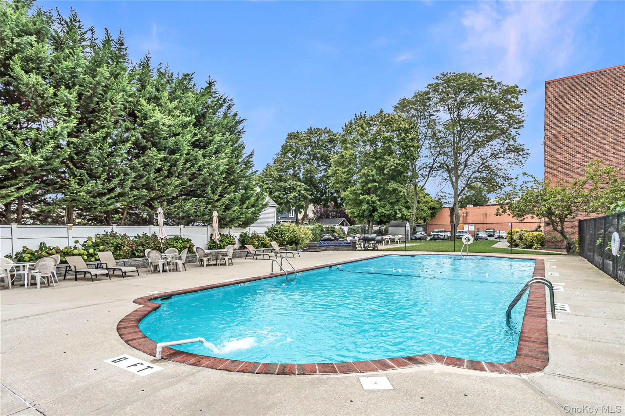 #15 photo, 250 W Merrick Road, ナッソー郡 Freeport , NY 11520