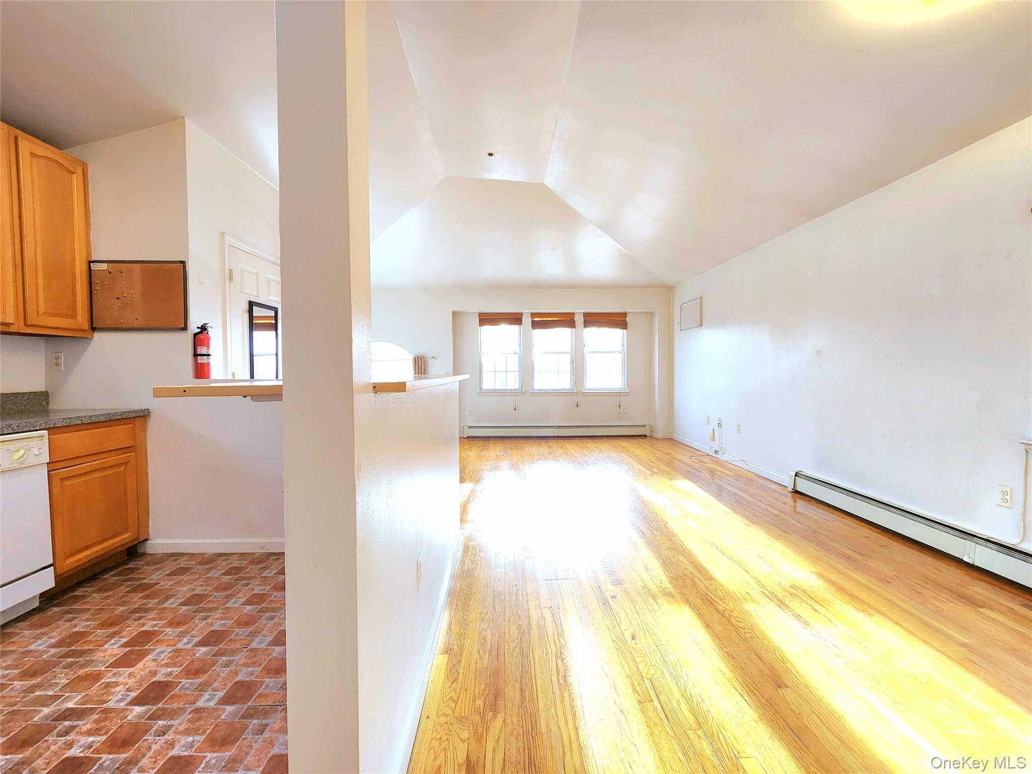 #7 photo, 1516 Jarvis Avenue, Bronx , NY 10461