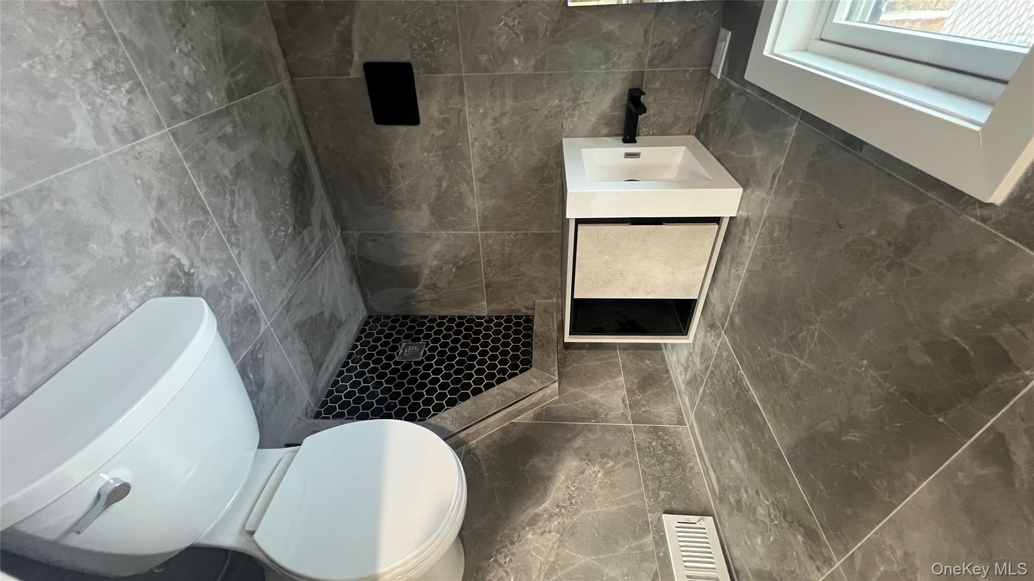 #6 photo, 38-22 56th Street, Woodside , NY 11377