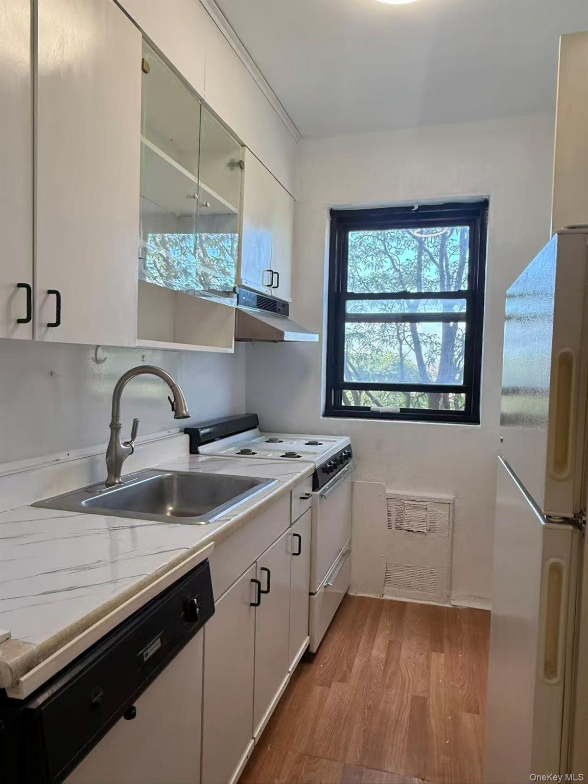 #5 photo, 99-60 63rd road, クイーンズ区 Rego Park , NY 11374