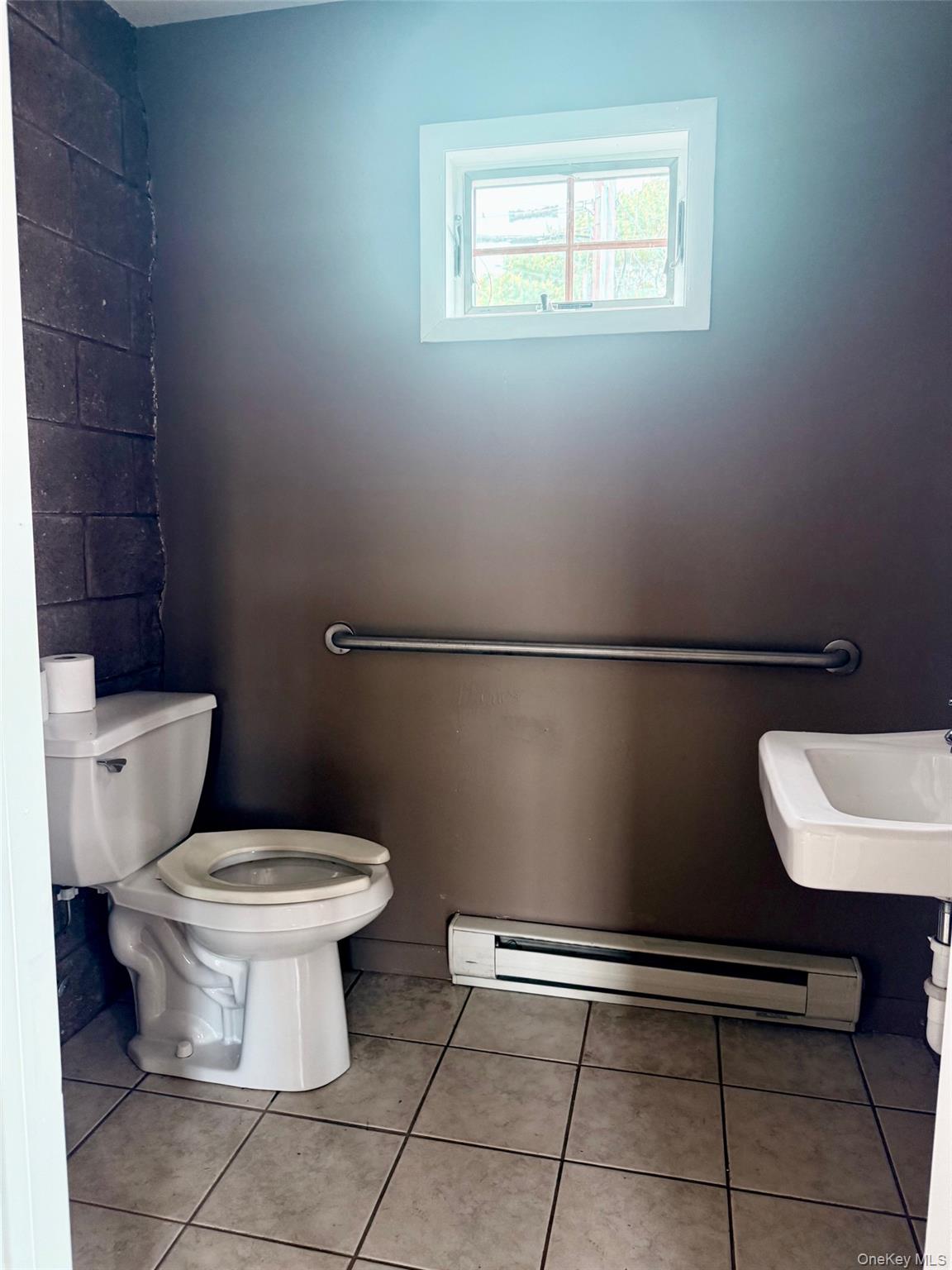 #10 photo, 337 Broadway, Kingston , NY 12401