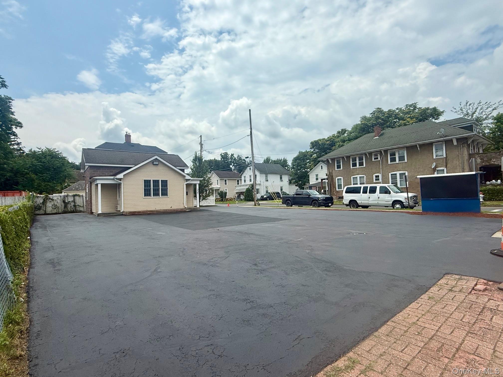 #11 photo, 337 Broadway, Kingston , NY 12401