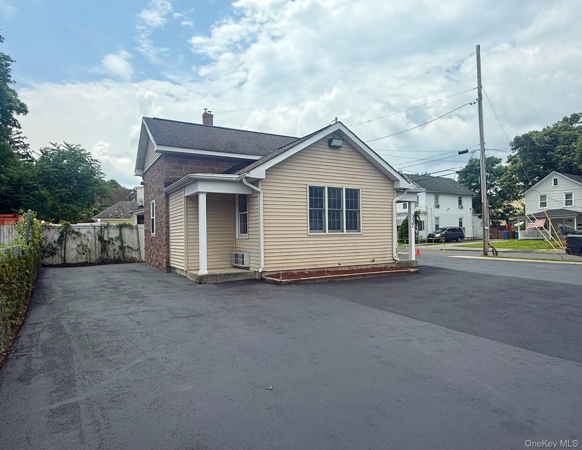 #2 photo, 337 Broadway, Kingston , NY 12401