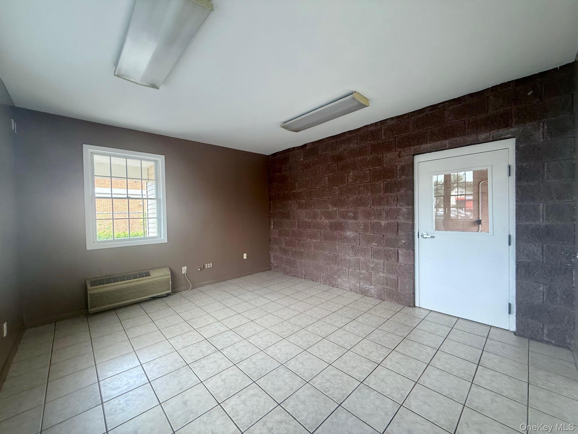 #8 photo, 337 Broadway, Kingston , NY 12401