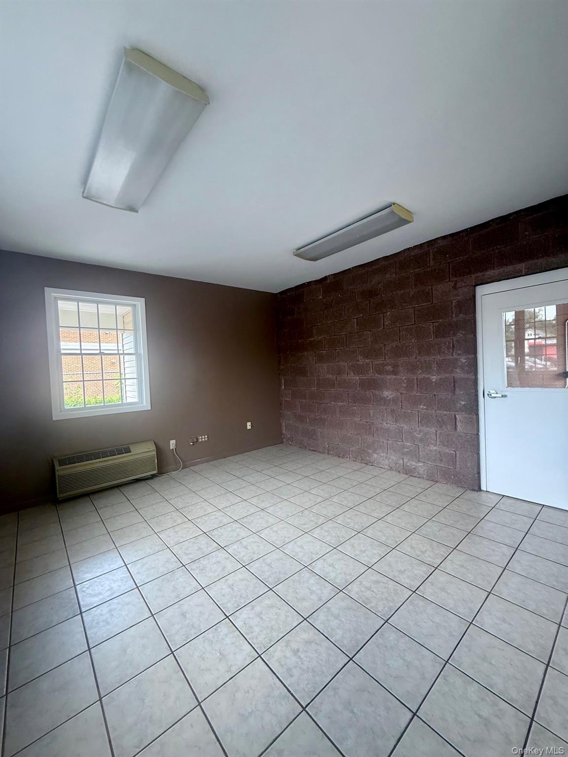 #9 photo, 337 Broadway, Kingston , NY 12401