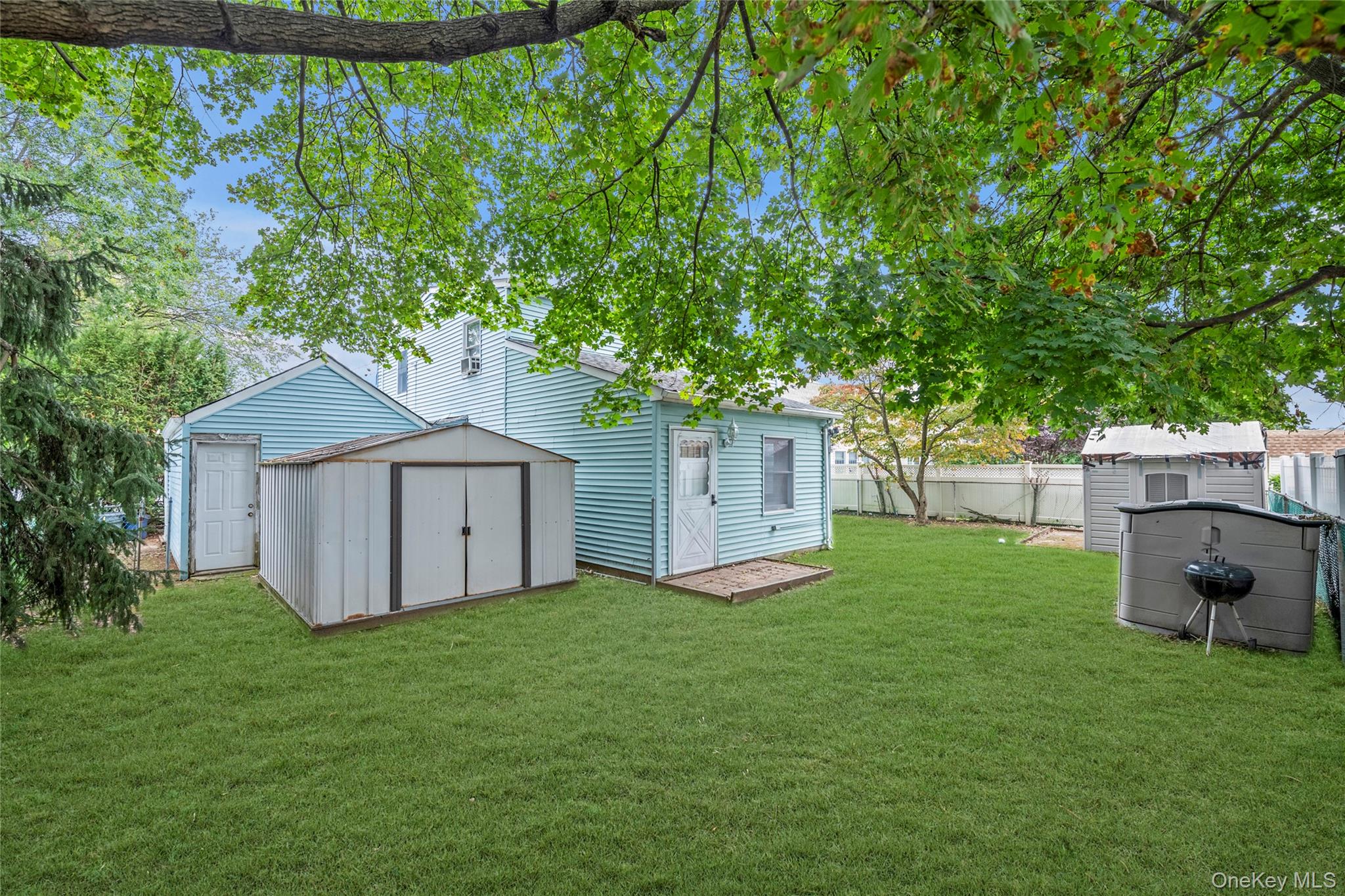 #15 photo, 253 Raff Avenue, Carle Place , NY 11514