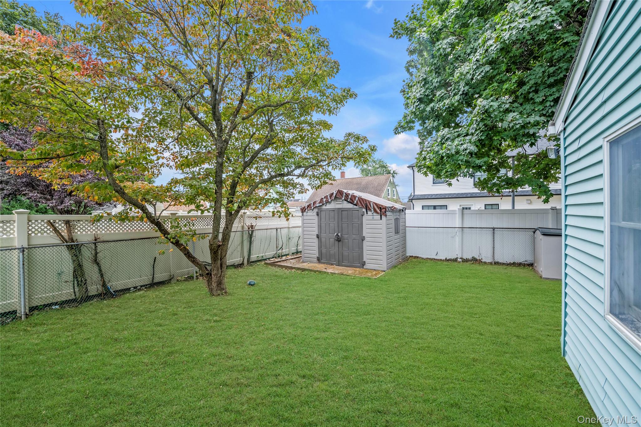 #16 photo, 253 Raff Avenue, Carle Place , NY 11514