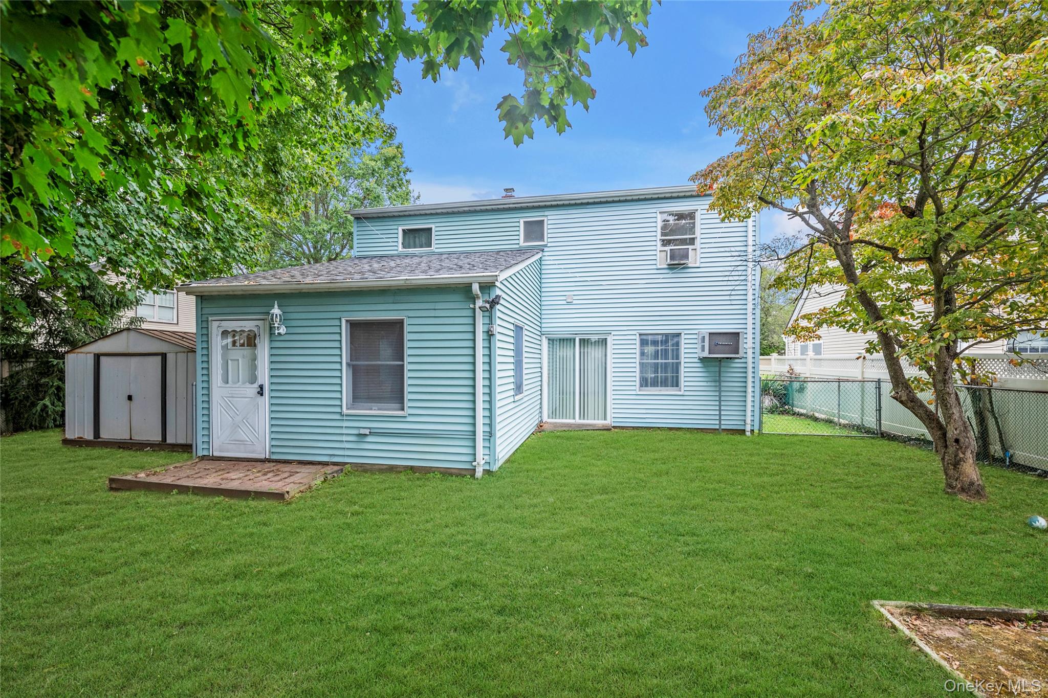 #17 photo, 253 Raff Avenue, Carle Place , NY 11514