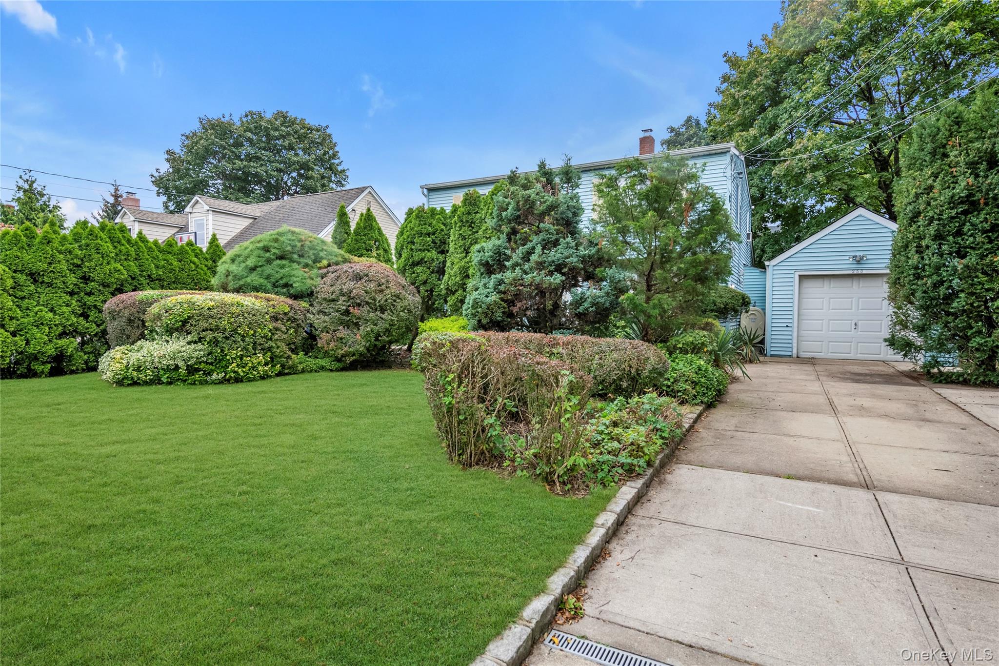 #18 photo, 253 Raff Avenue, Carle Place , NY 11514