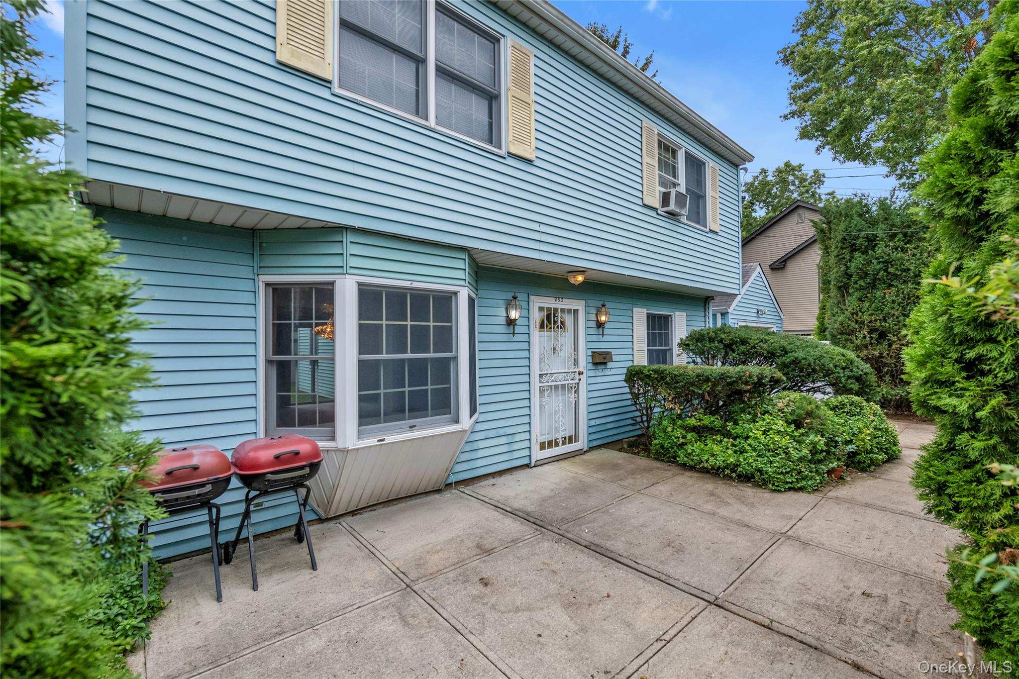 #2 photo, 253 Raff Avenue, Carle Place , NY 11514