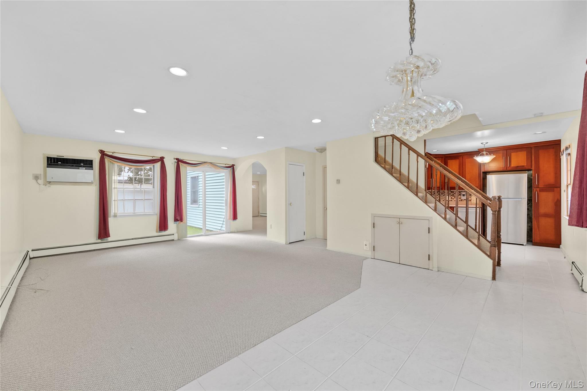 #6 photo, 253 Raff Avenue, Carle Place , NY 11514