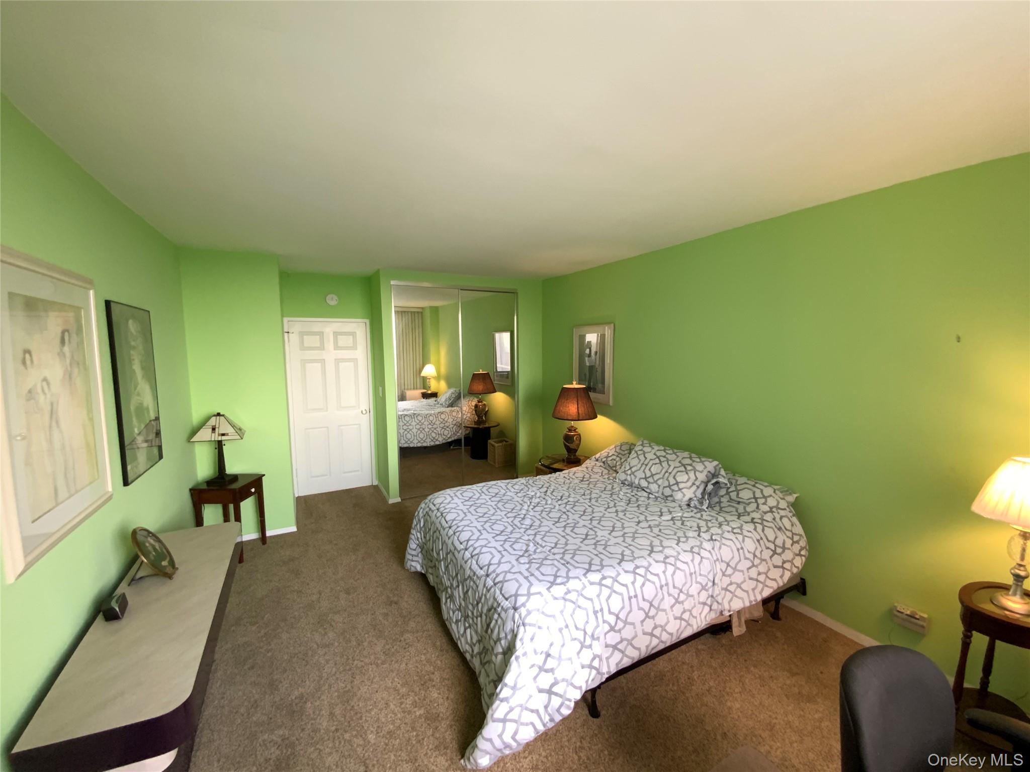 #13 photo, 27110 Grand Central Parkway, クイーンズ区 Floral Park , NY 11005