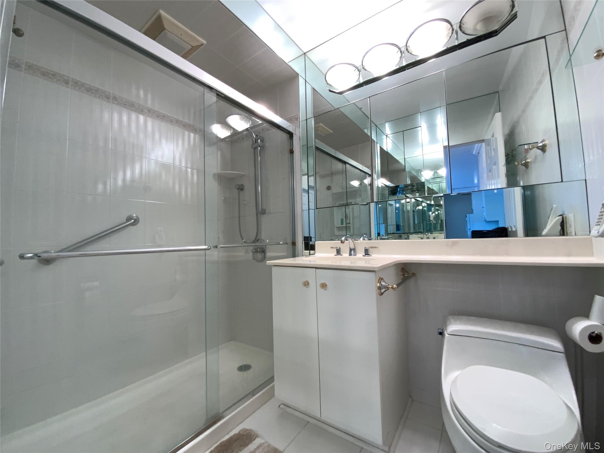 #14 photo, 27110 Grand Central Parkway, クイーンズ区 Floral Park , NY 11005