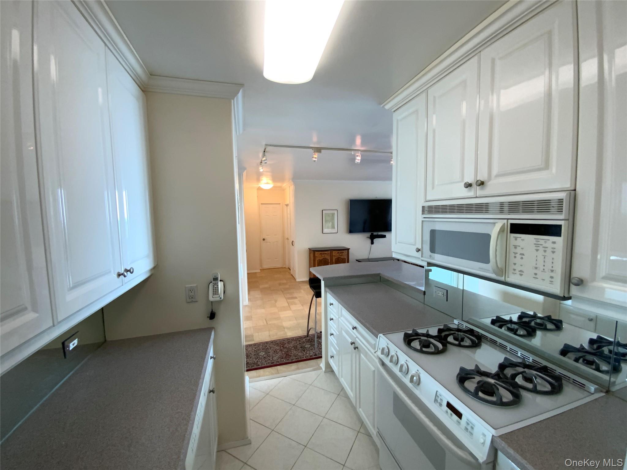 #7 photo, 27110 Grand Central Parkway, クイーンズ区 Floral Park , NY 11005