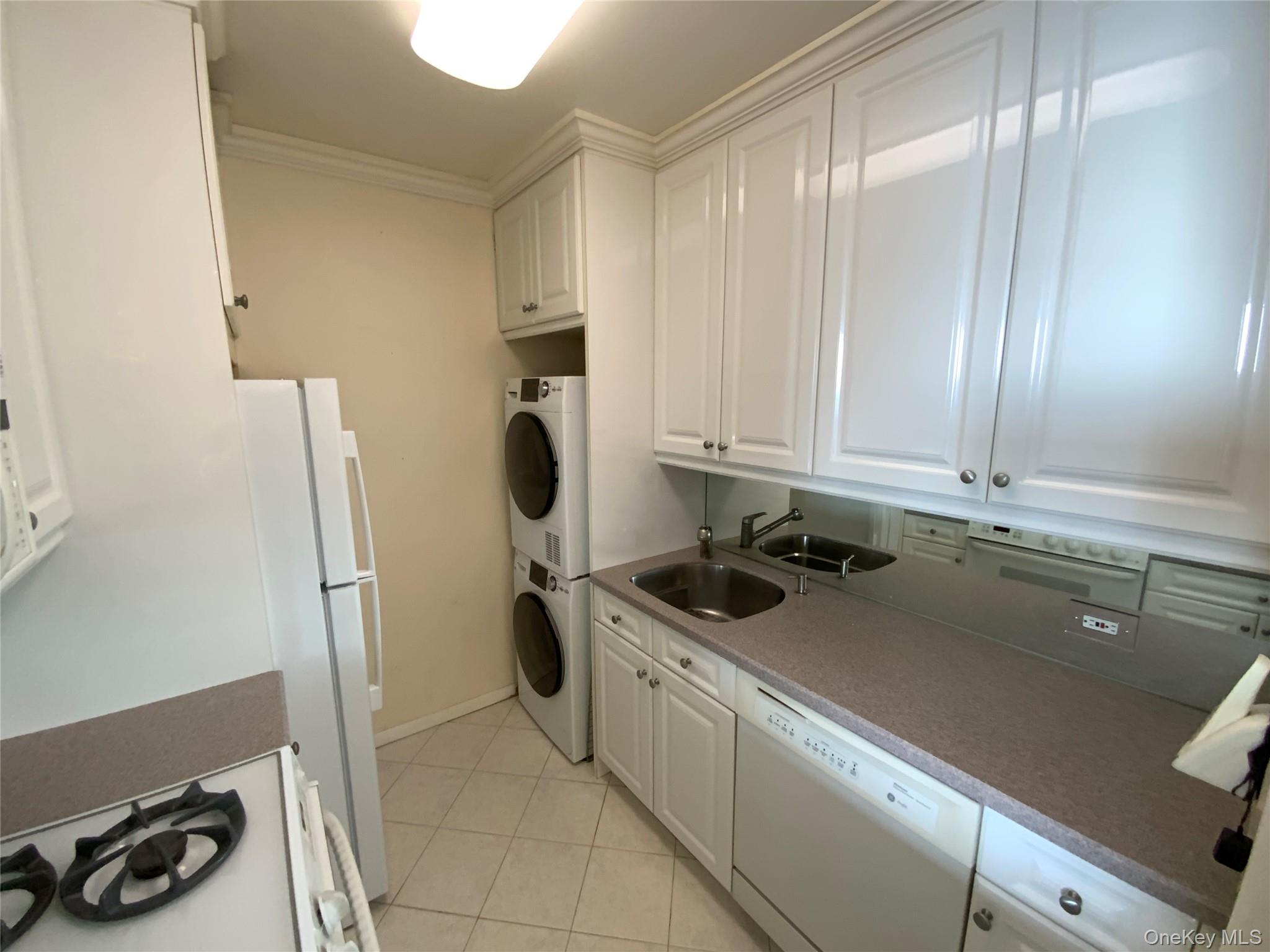 #9 photo, 27110 Grand Central Parkway, クイーンズ区 Floral Park , NY 11005