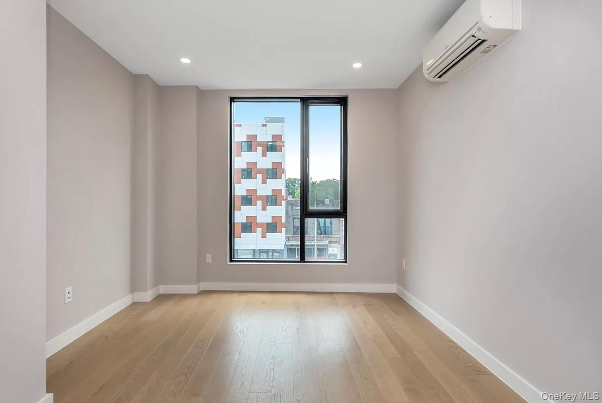 #2 photo, 3258 105th Street, クイーンズ区 East Elmhurst , NY 11369