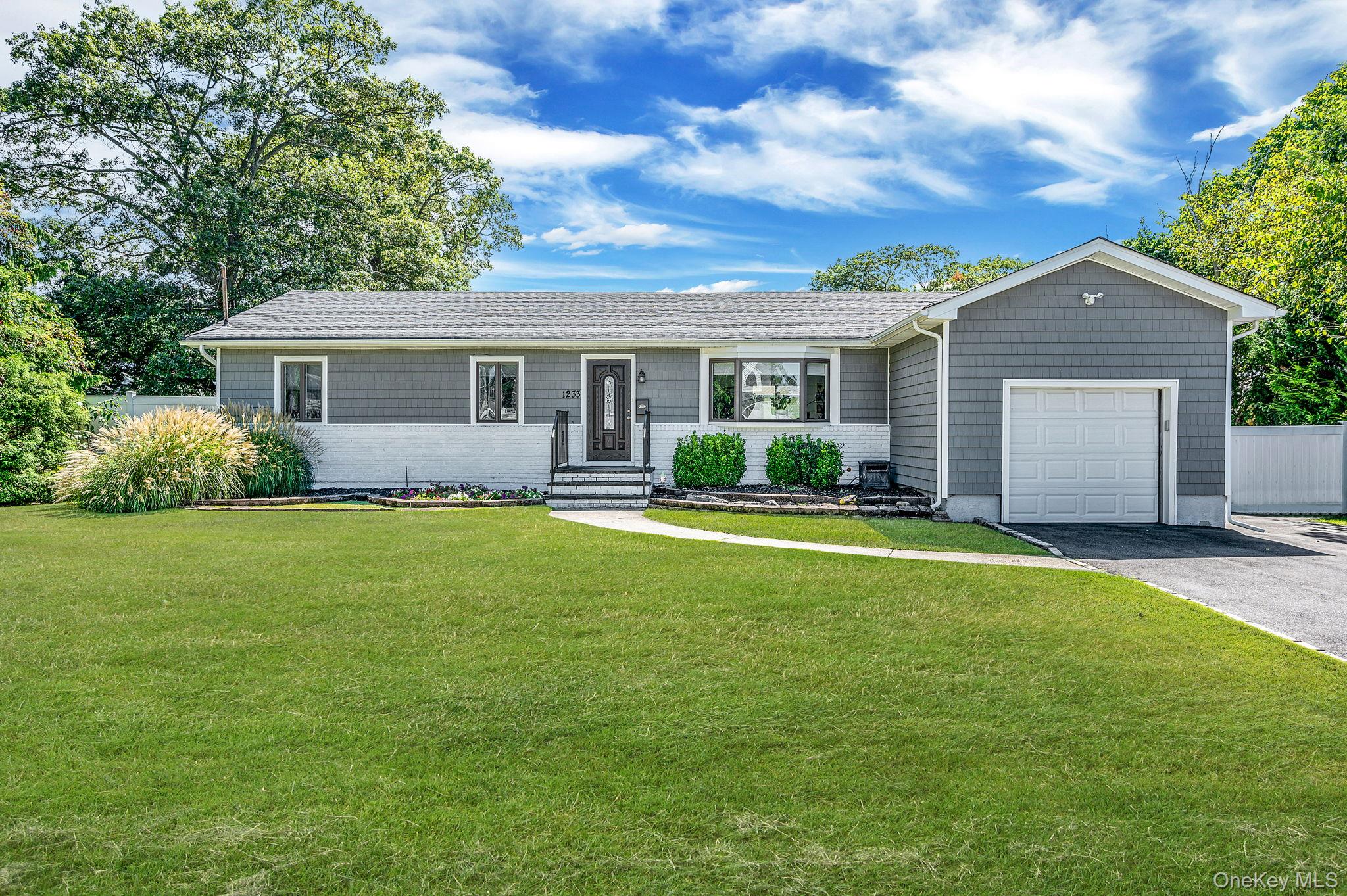 #1 photo, 1233 6th Street, West Babylon , NY 11704