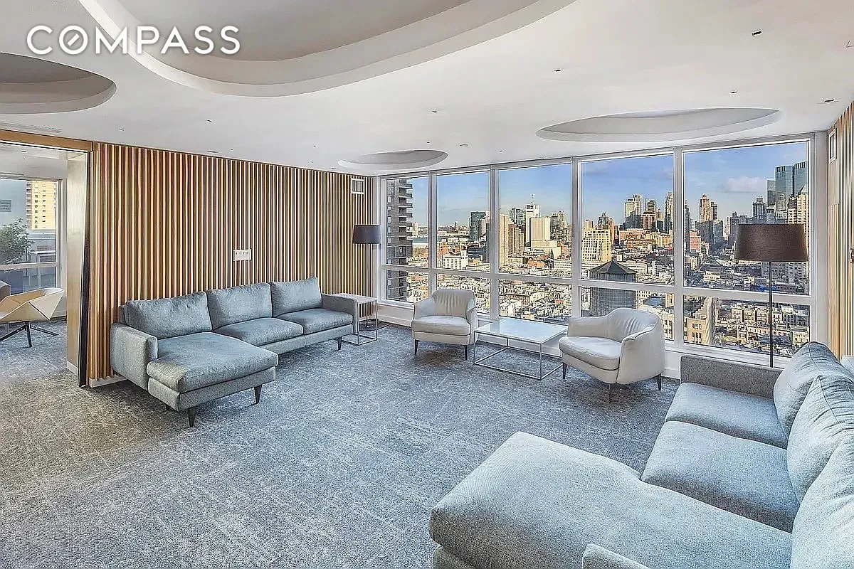 #15 photo, 350 W 42nd Street, Hell's Kitchen , NY 10036