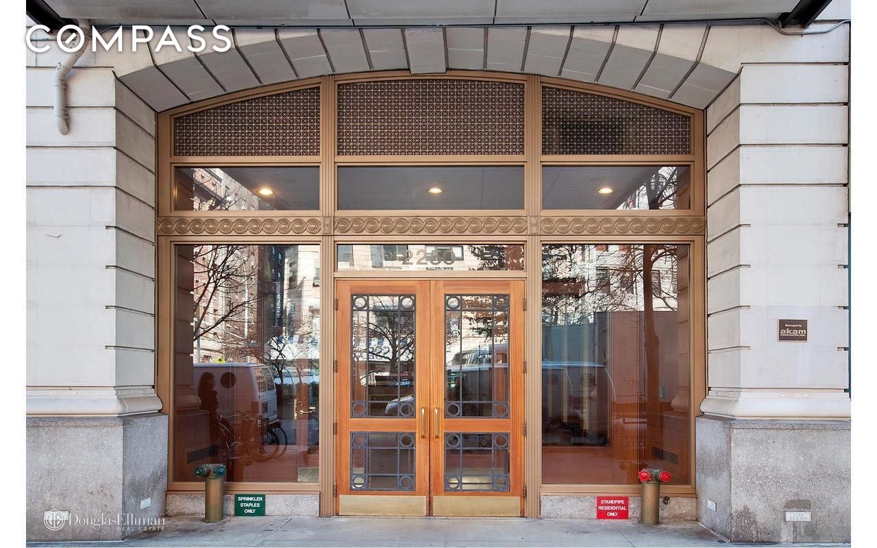 #13 photo, 2250 Broadway, Upper West Side , NY 10024