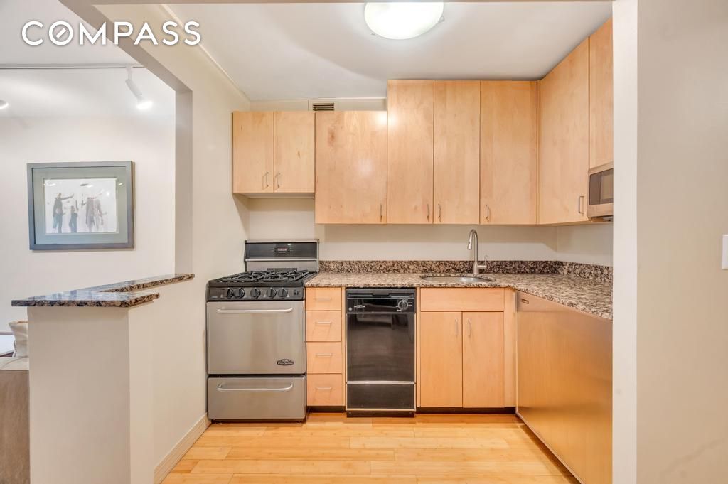 #3 photo, 222 W 14th Street, West Village , NY 10011