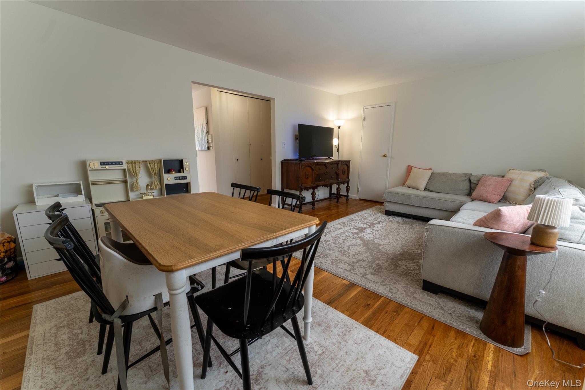 #7 photo, 3 Sussex Court, Suffern , NY 10901