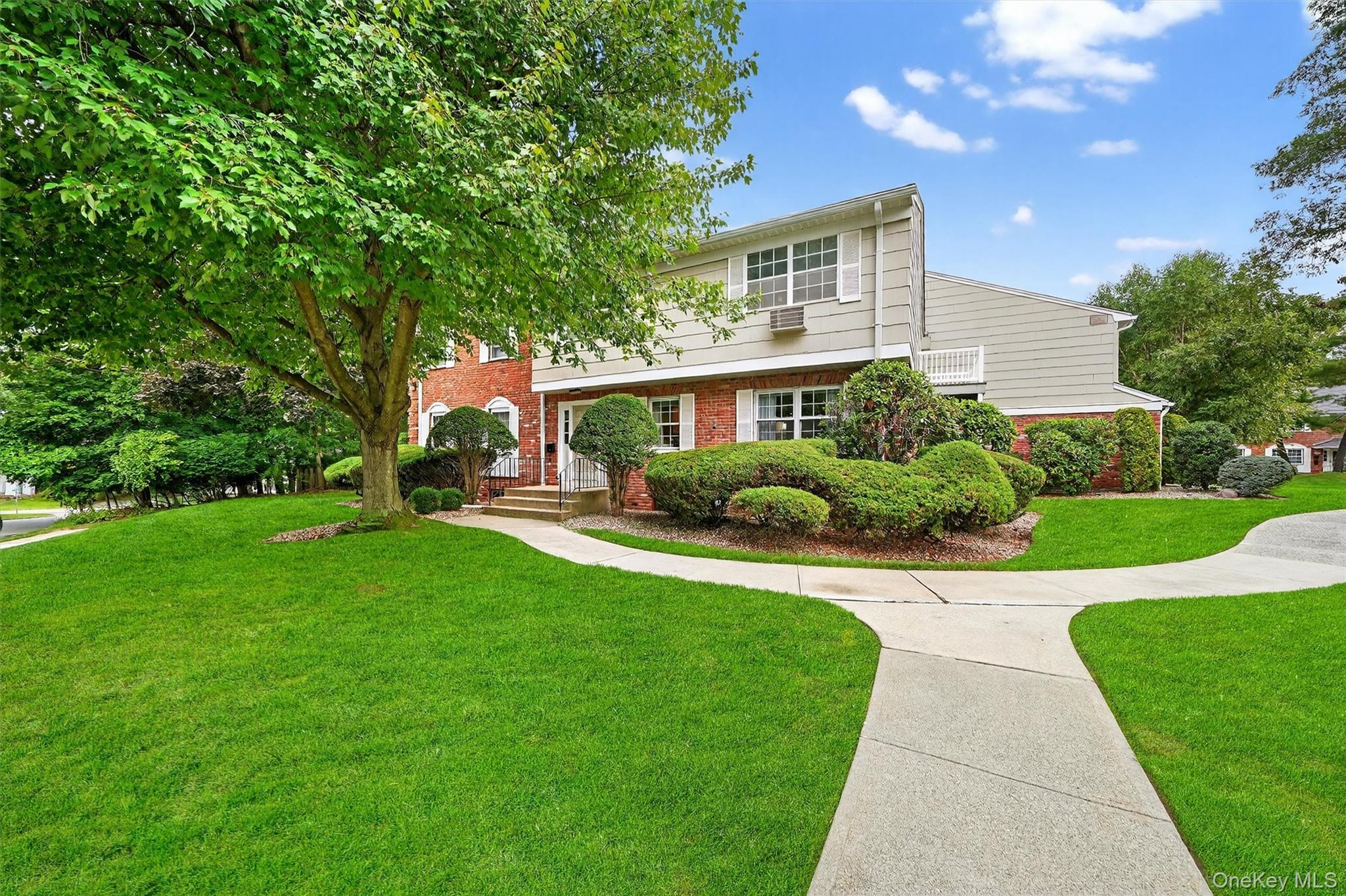 #1 photo, 218 Doxbury Lane, Suffern , NY 10901